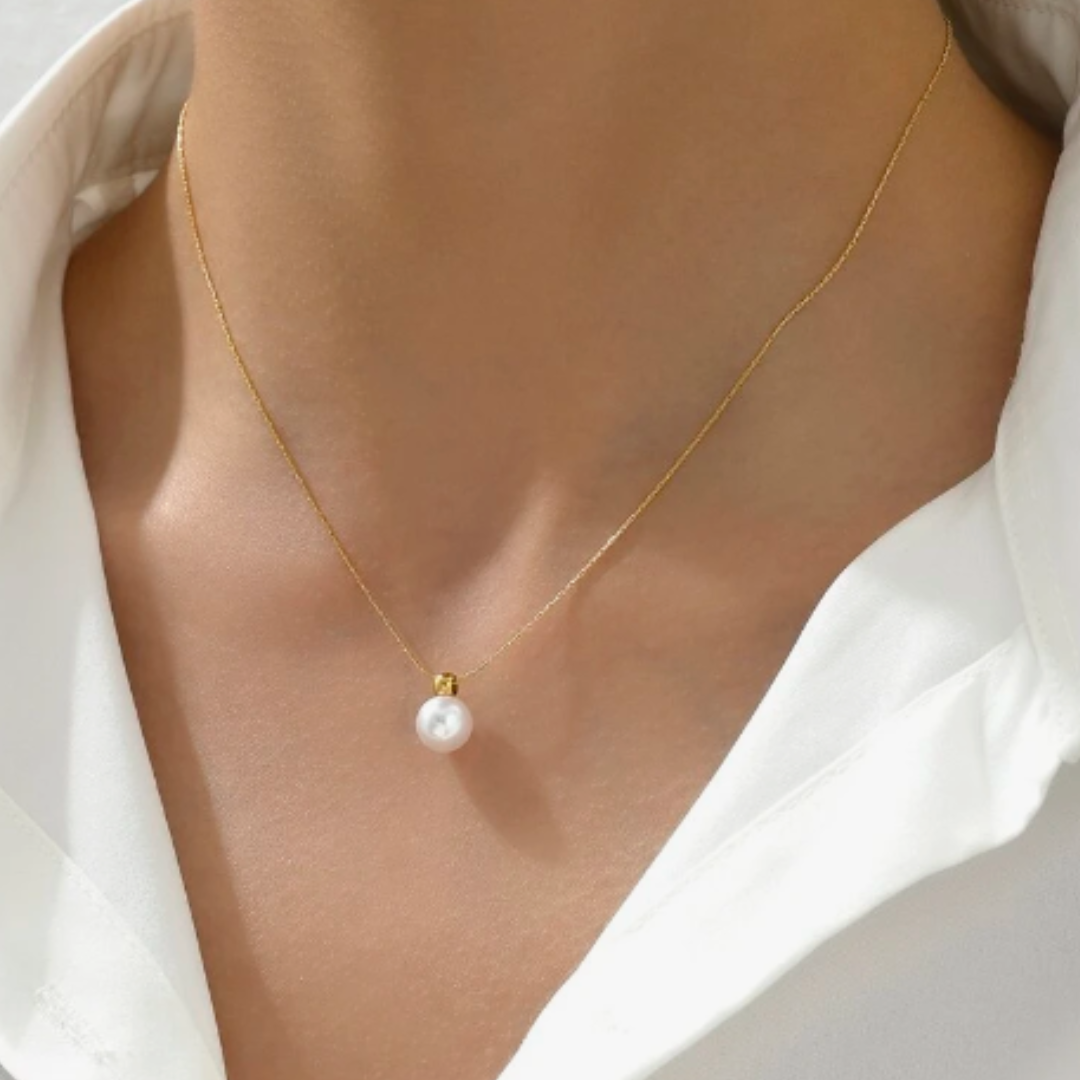 Faux Pearl Pendant Necklace