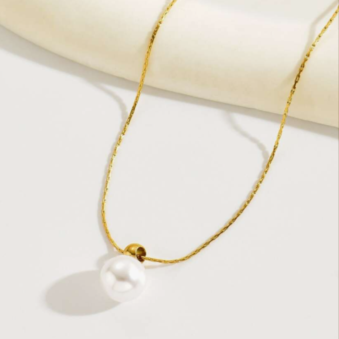Faux Pearl Pendant Necklace