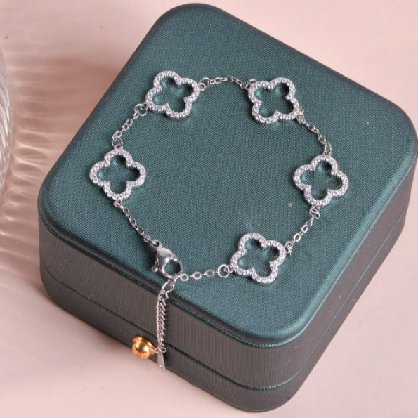 Lucky Four-Leaf Clover Stylish Women's Bracelet With Cubic Zirconia