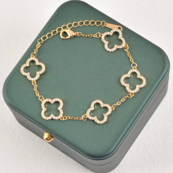 Lucky Four-Leaf Clover Stylish Women's Bracelet With Cubic Zirconia