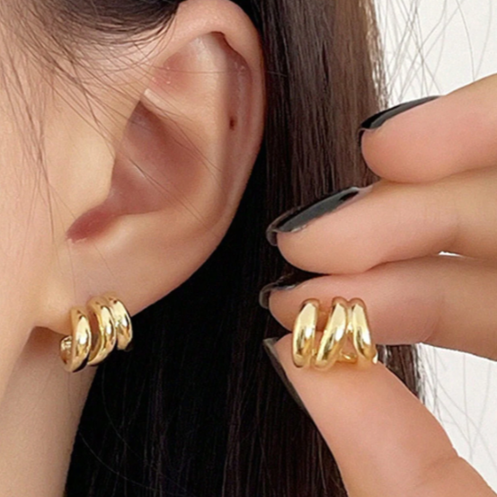 Versatile Four-Pronged Rake Shaped Stud Earrings