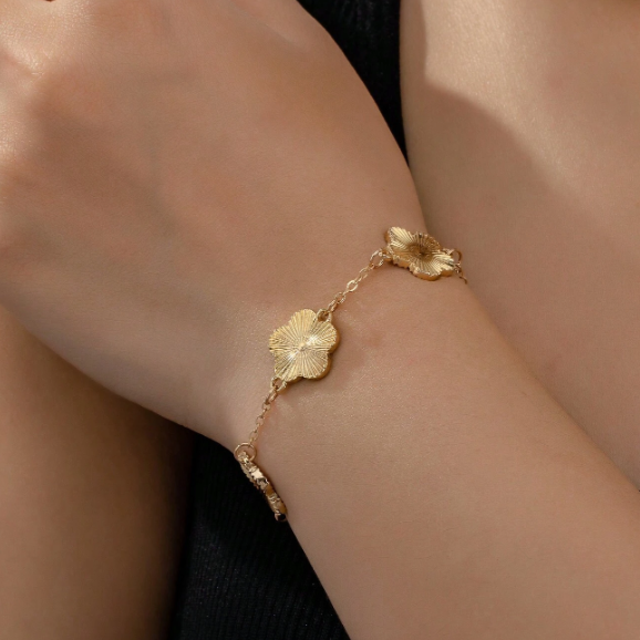 Fashionable Style  Clover & Five Flowers Bracelet