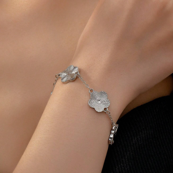 Fashionable Style  Clover & Five Flowers Bracelet