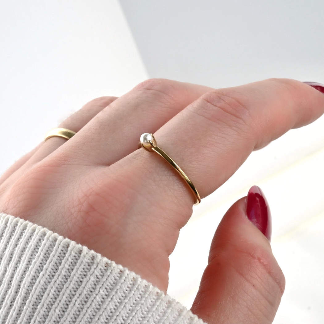 Solo Pearl Ring - Waterproof 18k Gold Stacker Ring